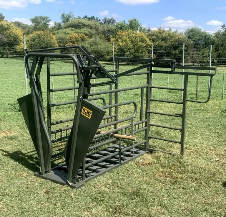Load image into Gallery viewer, Cattle Working Crate with Sliding Gate

