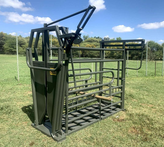 Cattle Working Crate with Sliding Gate