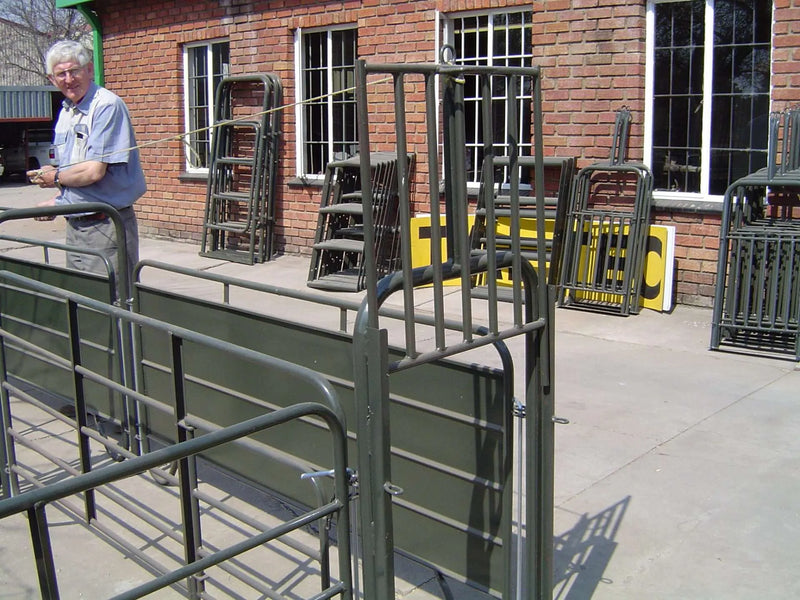 Load image into Gallery viewer, Handle and Rope for TSK4 Sheep Drop Gate
