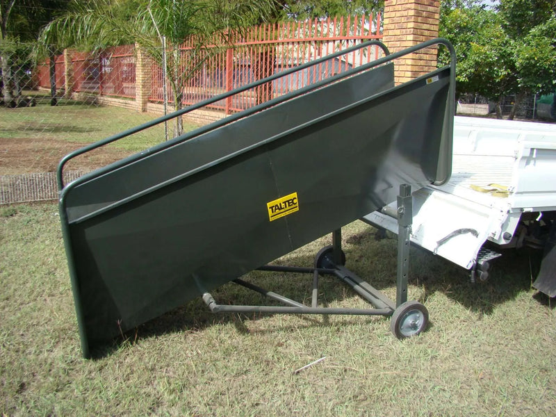 Load image into Gallery viewer, Sheep Mini Loading Ramp (2m)
